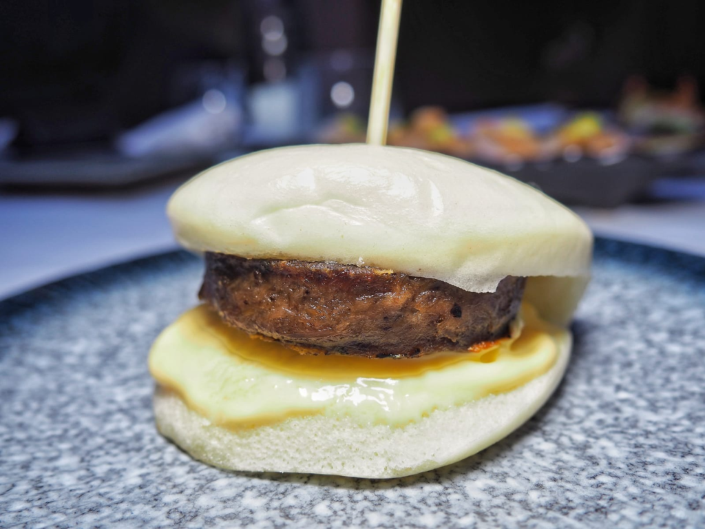 Bao de rabo de toro, salsa yakitori con cebolla caramelizada (sin descuento)