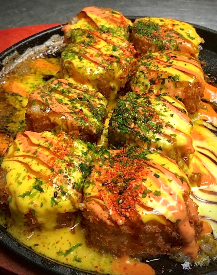 Maguro spicy con queso cheddar fundido